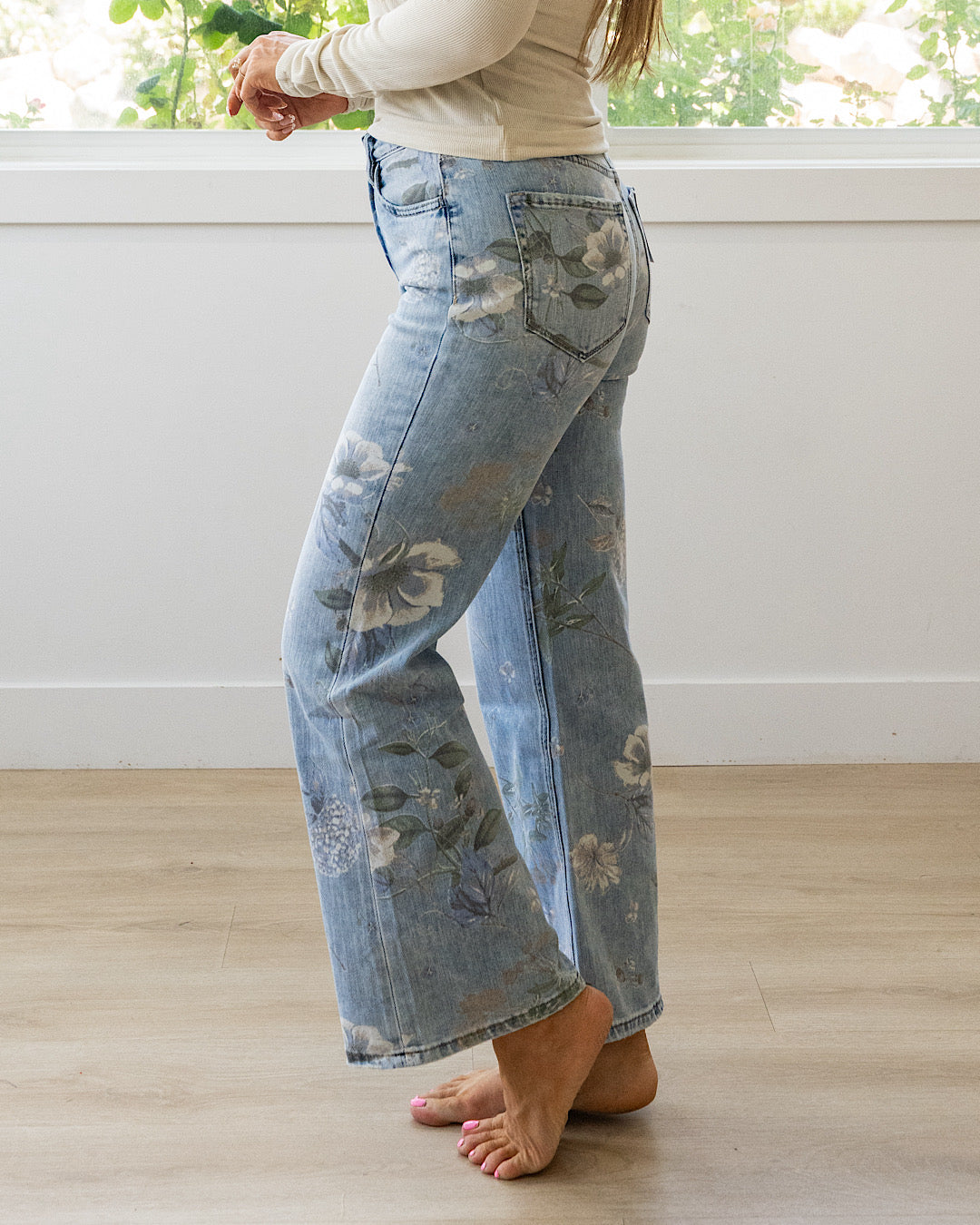 NEW! Vervet Kyla Vintage Floral Flare Jeans Vervet