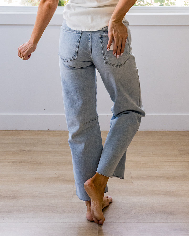 Vervet Lettie Light Acid Wash Barrel Jeans Vervet