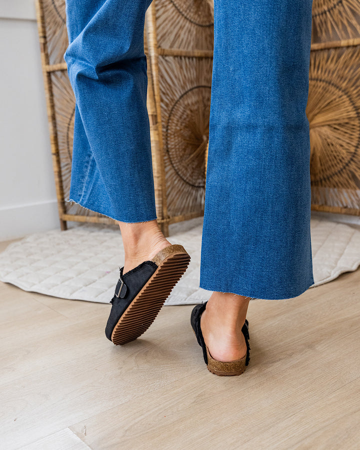 Very G Iris Slides - Black SALE Very G