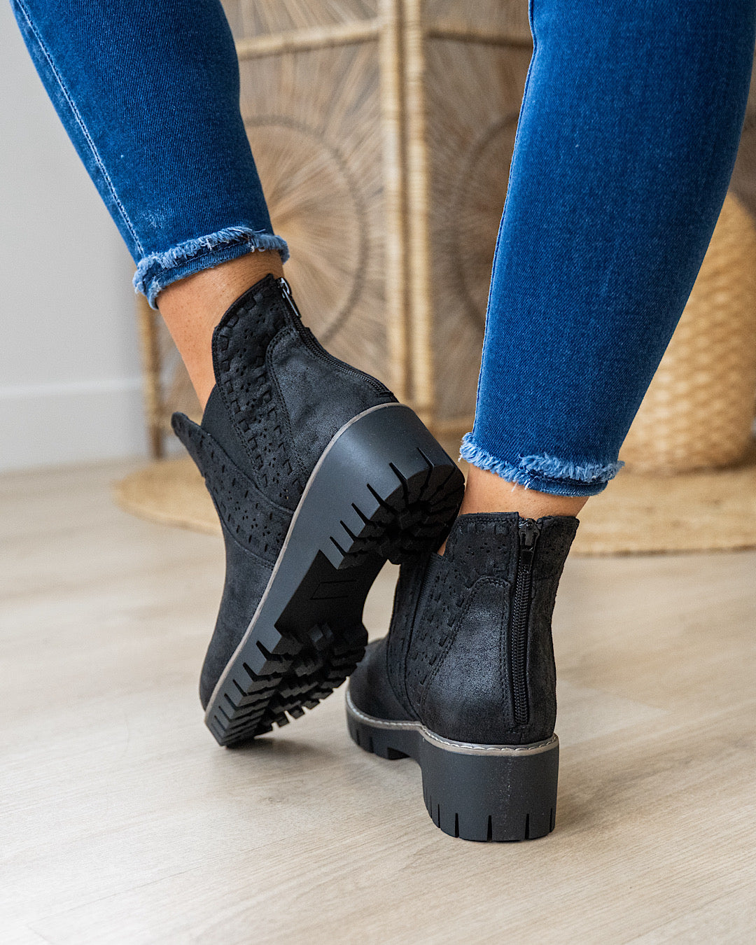 NEW! Very G Aryana Boots - Black