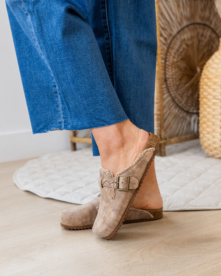 Very G Iris Slides - Beige SALE Very G