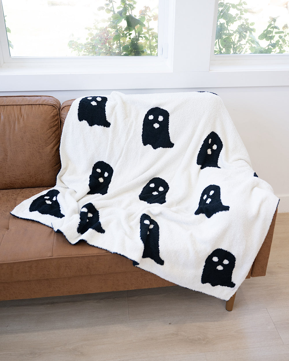 NEW! Comfy Luxe Throw Blanket - Ghost Jasmine Trading