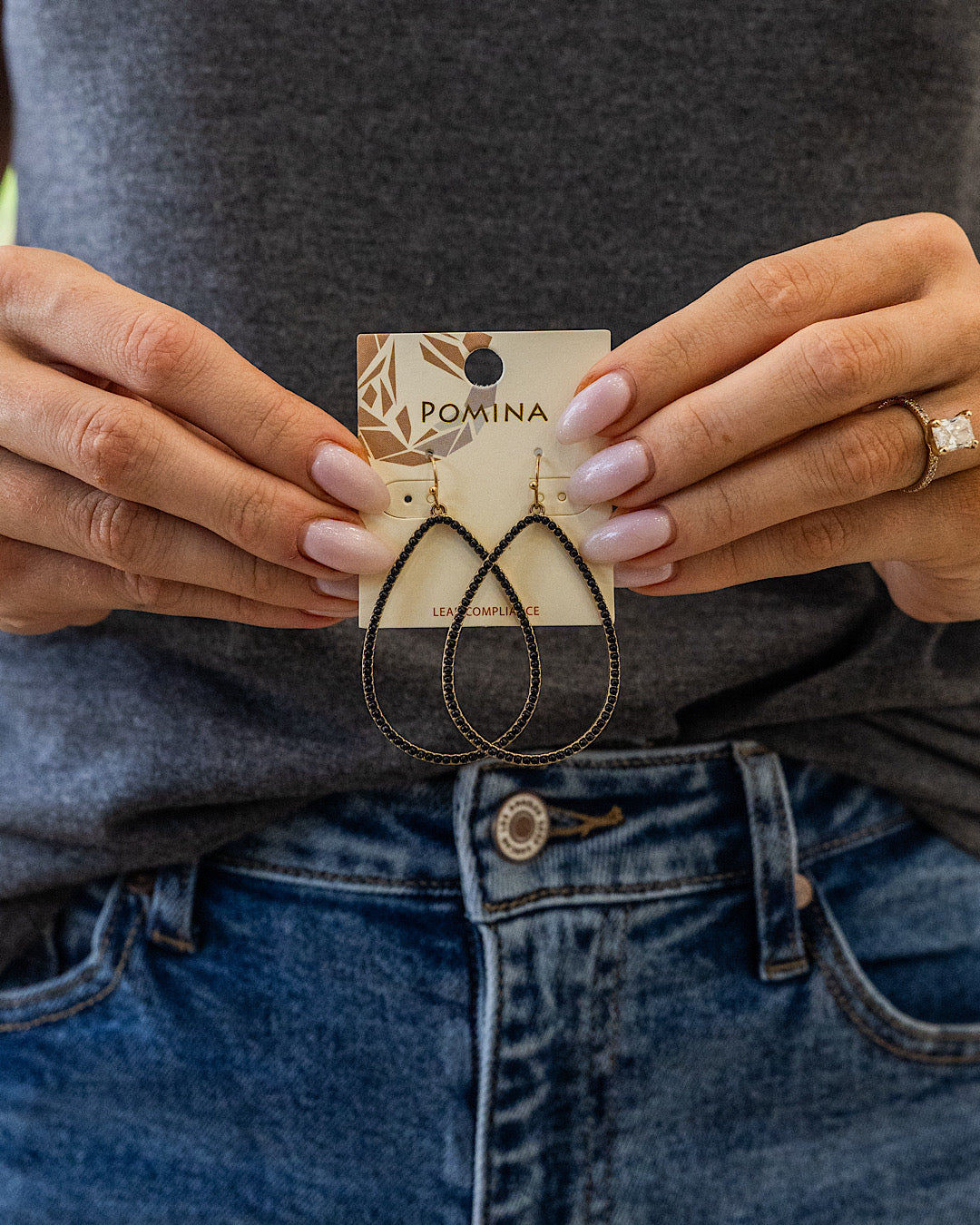 Black Stone Embedded Teardrop Earrings Trendy Wholesale