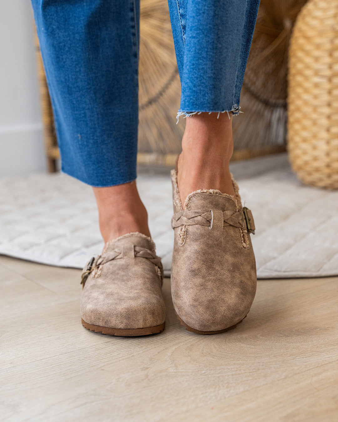 Very G Iris Slides - Color Options Available! Very G Beige