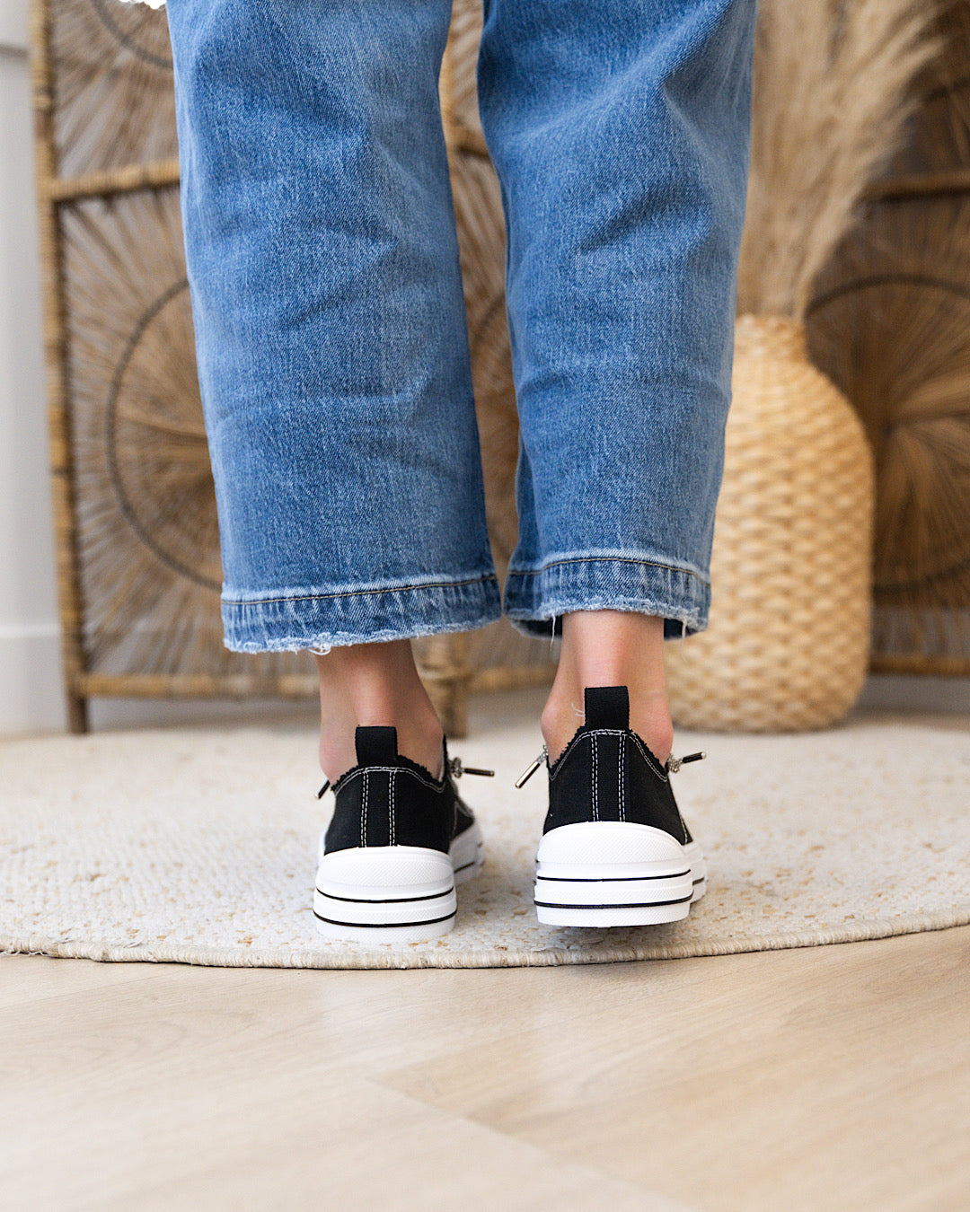 Very G Aman Sneakers - Black  Very G   