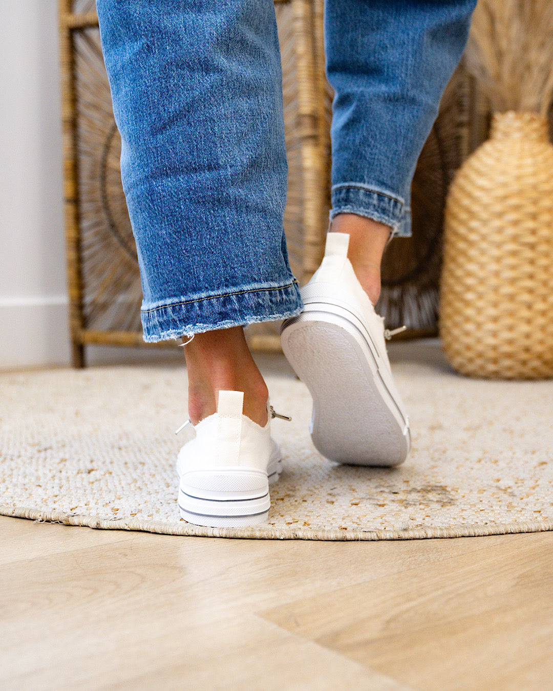 Very G Aman Sneakers - White  Very G   