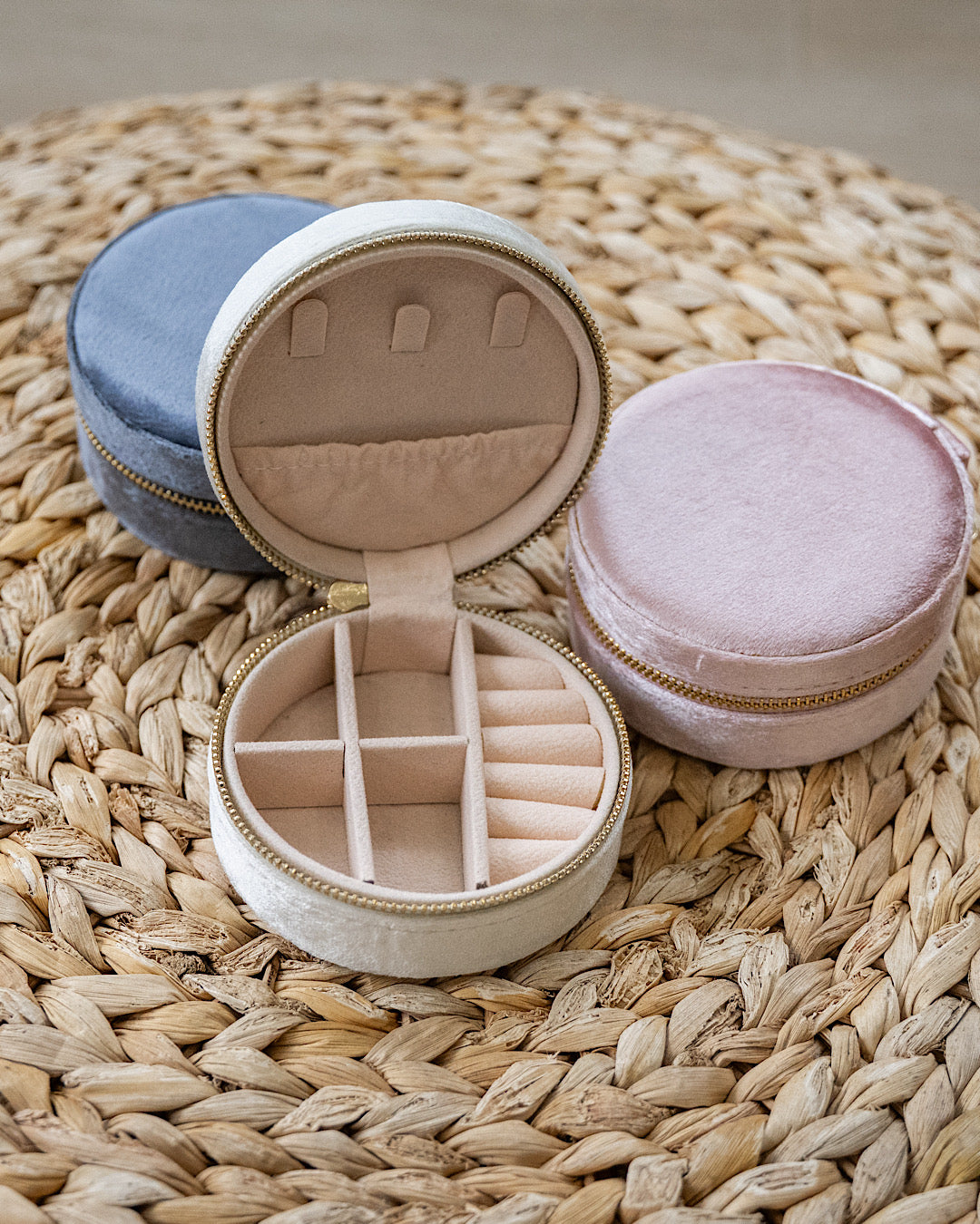 Velvet Circular Jewelry Case - 3 Options Mugsby