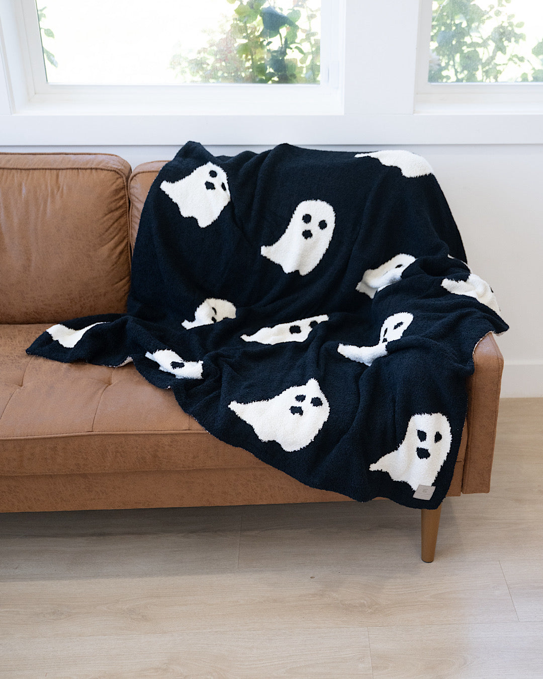 NEW! Comfy Luxe Throw Blanket - Ghost Jasmine Trading