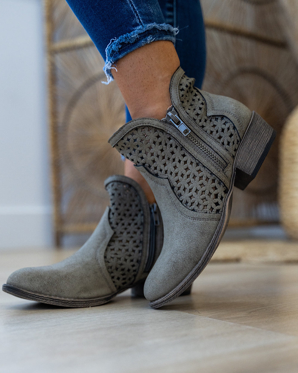 Very G Leah 2 Boots - Gray Very G