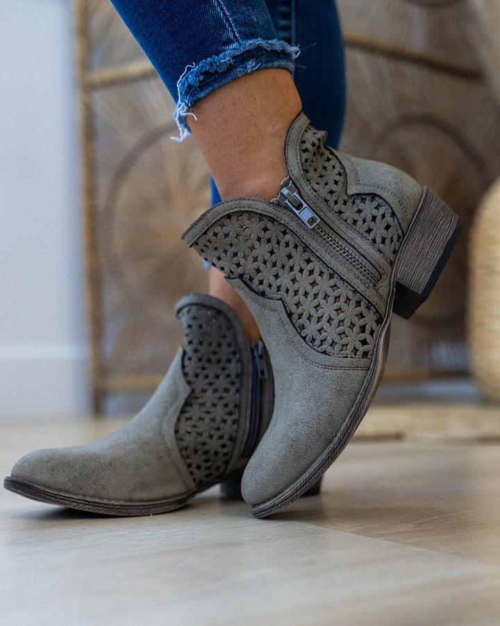 Very G Leah 2 Boots - Gray Very G