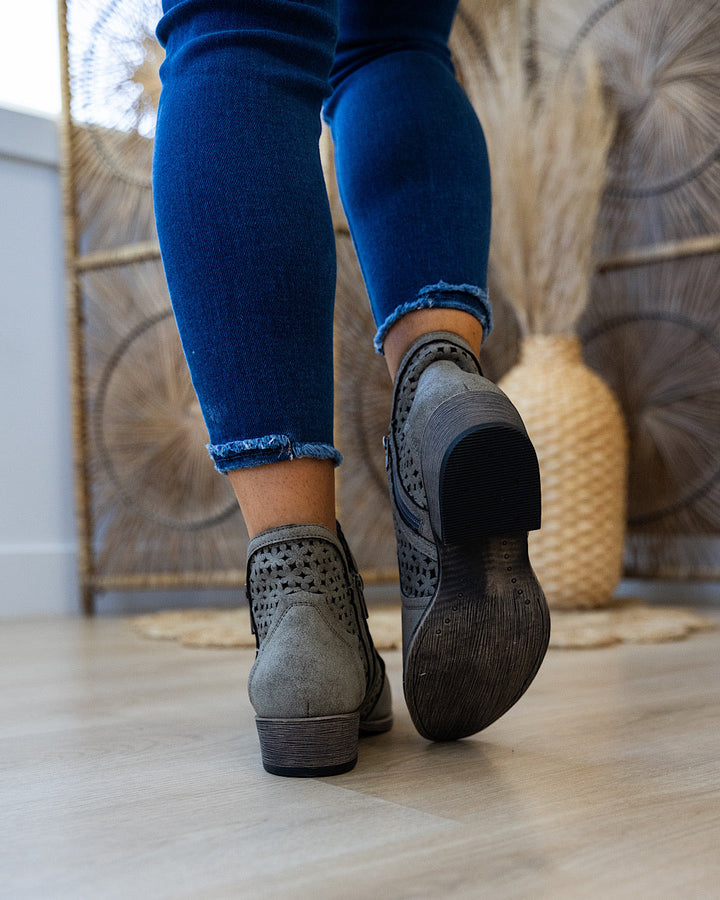 Very G Leah 2 Boots - Gray Very G