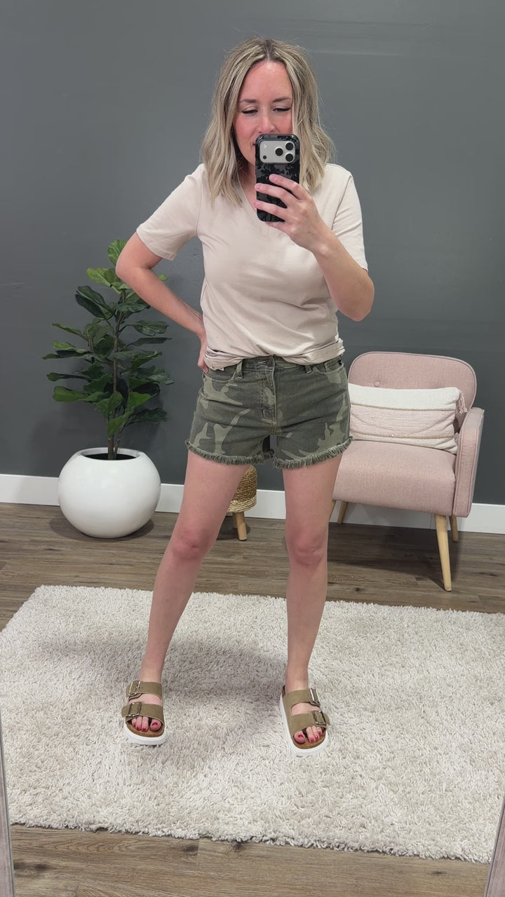 NEW! KanCan Sandi Fray Hem Jean Shorts - Camo KanCan