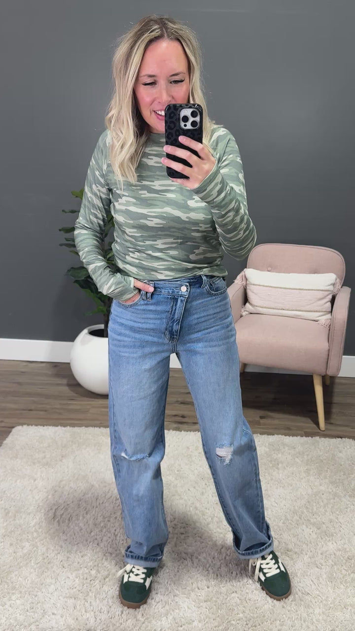 KanCan Has To Be Crossover Straight Jeans KanCan